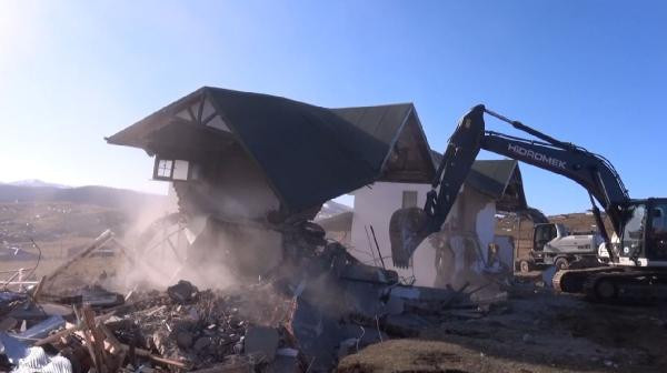 Kemal Sunal filmi gerçek oldu; ahşap evi kamyon kasasına monte etti