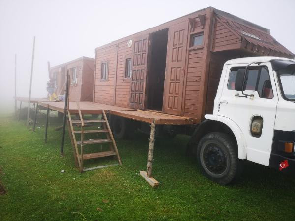 Kemal Sunal filmi gerçek oldu; ahşap evi kamyon kasasına monte etti
