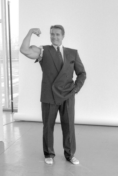 SCHWARZENEGGER POZU SCHWARZENEGGER POZU