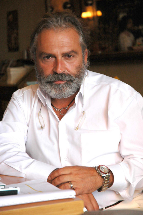 Garsonluk da yaptı hamallık da... Şimdi zirvede