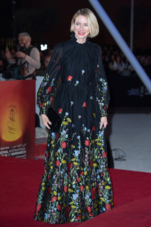 Kendi kendine yaşlandı Kendi kendine yaşlandı