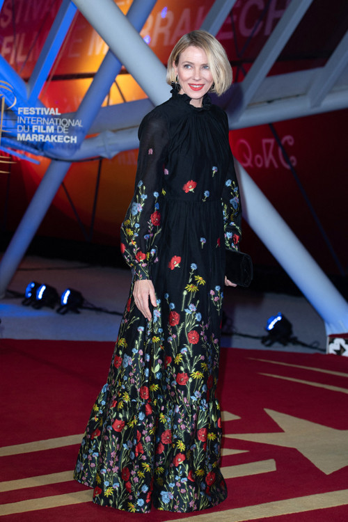 Kendi kendine yaşlandı Kendi kendine yaşlandı