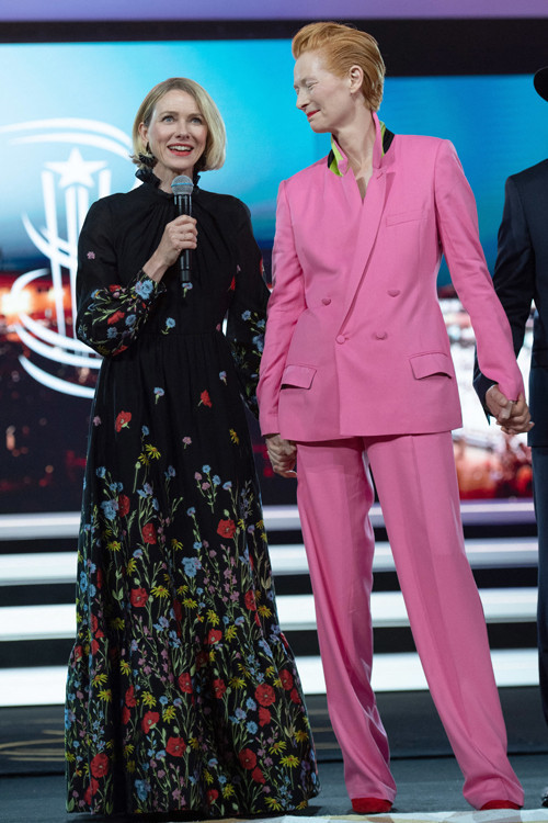 Kendi kendine yaşlandı Kendi kendine yaşlandı