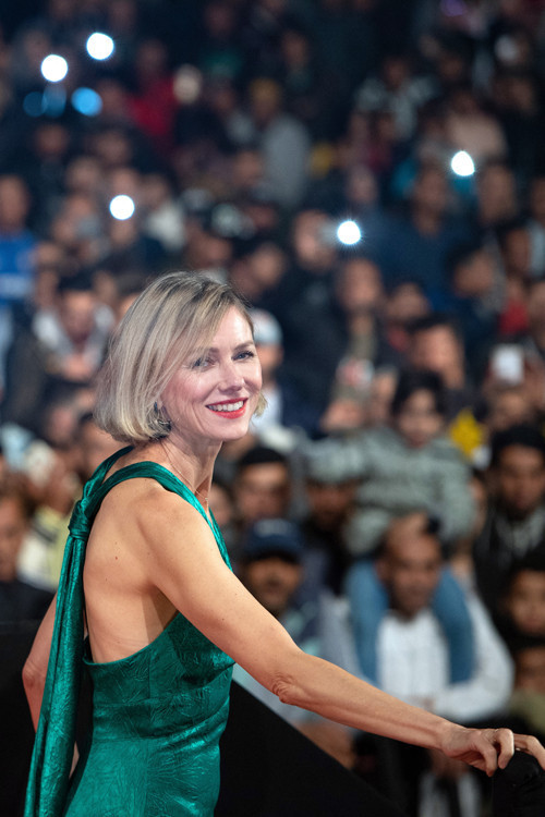 Kendi kendine yaşlandı Kendi kendine yaşlandı