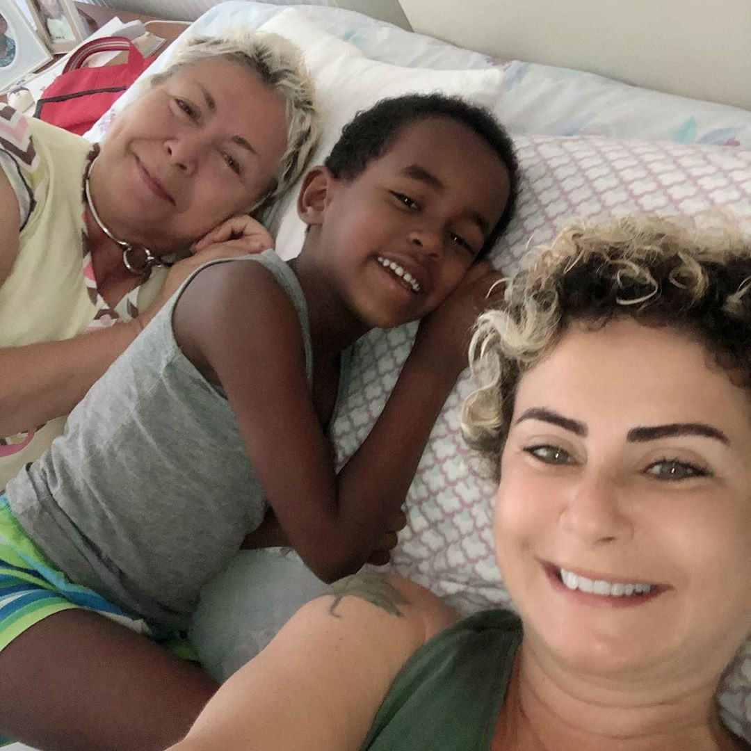 Her şeyi geride bırakıp oğlu ile Londraya taşınmıştı... Esra Akkayadan haber var