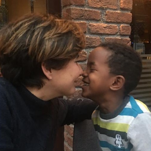 Her şeyi geride bırakıp oğlu ile Londraya taşınmıştı... Esra Akkayadan haber var