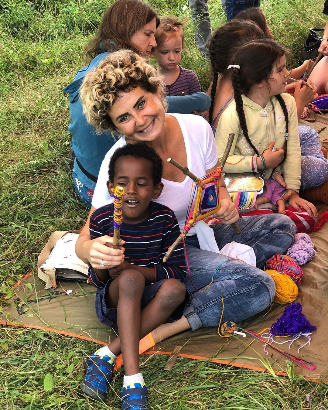 Her şeyi geride bırakıp oğlu ile Londraya taşınmıştı... Esra Akkayadan haber var