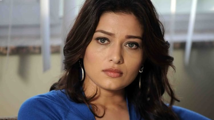 NURGÜL YEŞİLÇAY