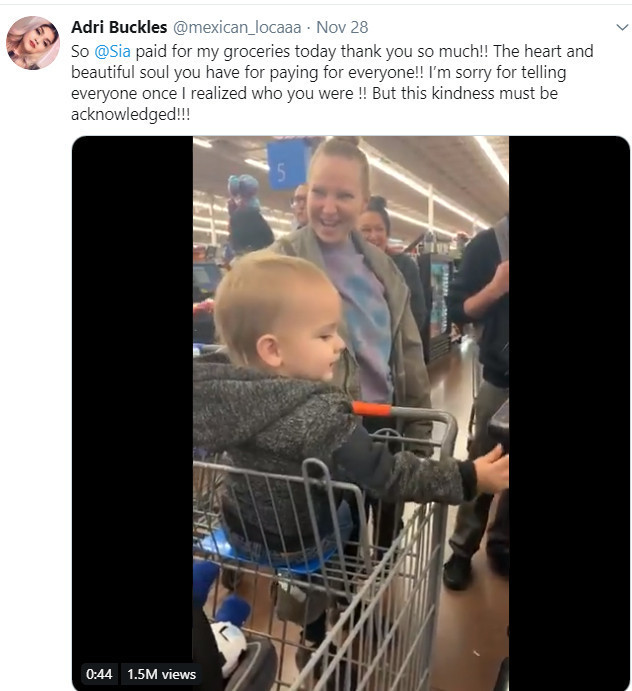 Ünlü şarkıcı Sia gittiği mağazada herkesin parasını ödedi