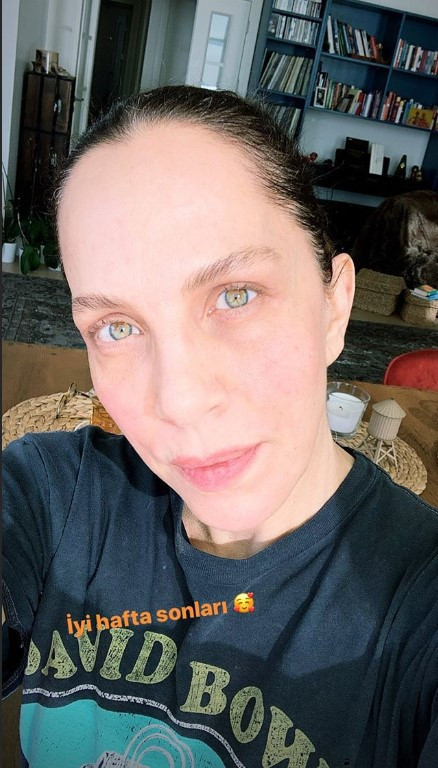 “Çekmeyin, ben ünlü değilim” demişti... Sertab Erenerden fotoğraflı yanıt geldi “Çekmeyin, ben ünlü değilim” demişti... Sertab Erenerden fotoğraflı yanıt geldi