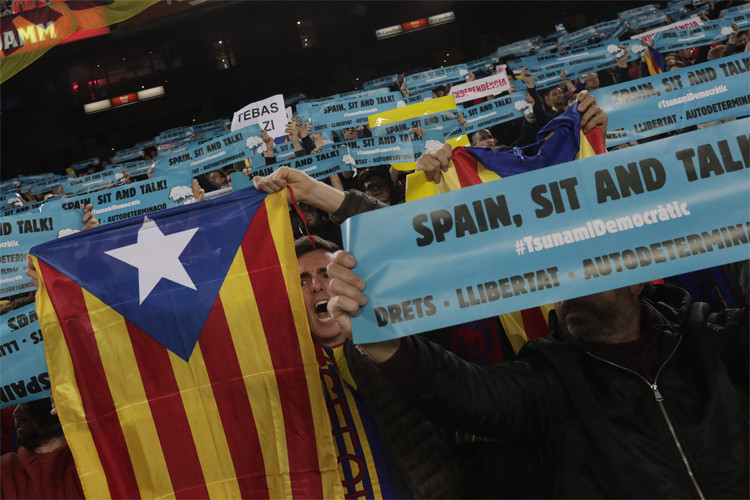 Son dakika haberi: Barcelona - Real Madrid maçı tarihte görülmemiş olaylara sahne oldu