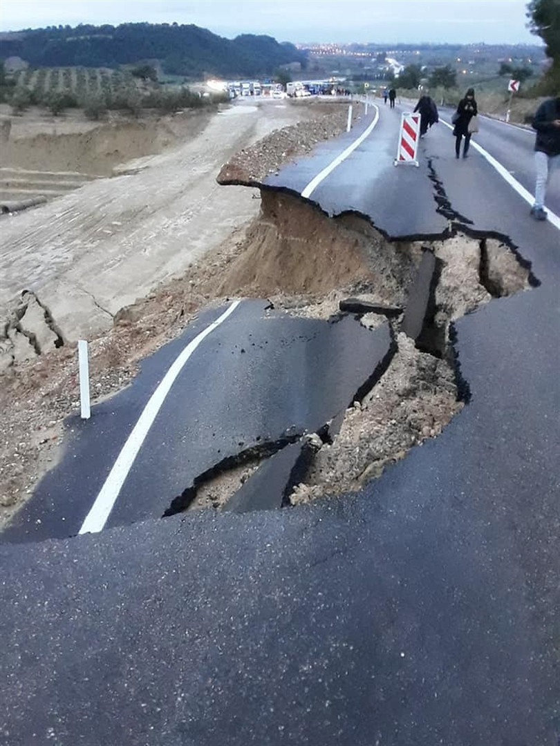 Adana sele teslim oldu