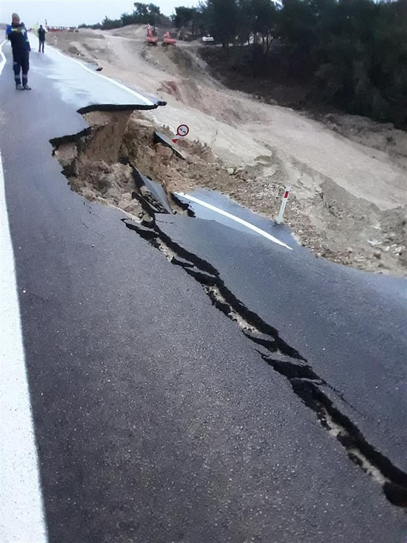 Adana sele teslim oldu