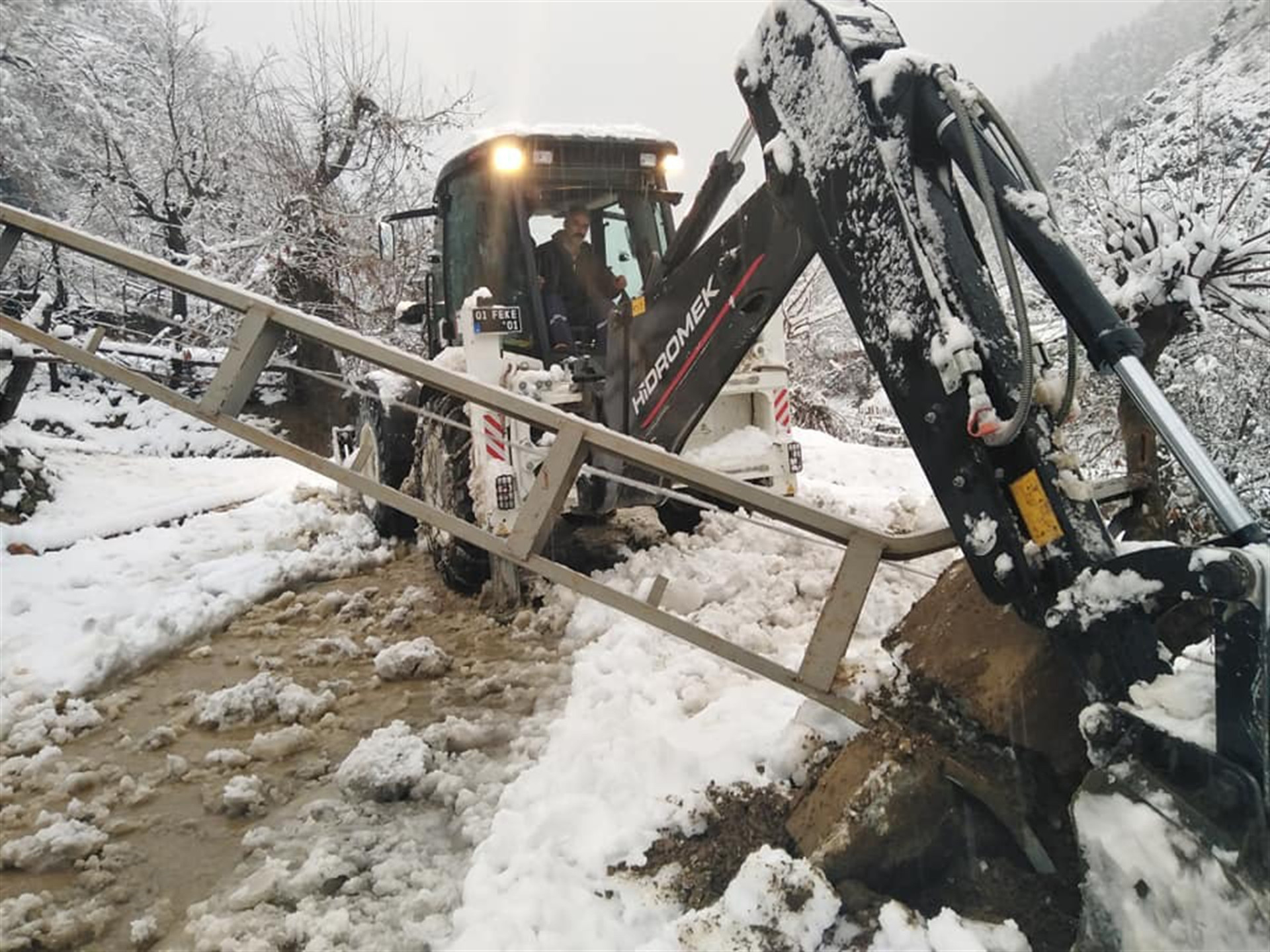 Adana sele teslim oldu