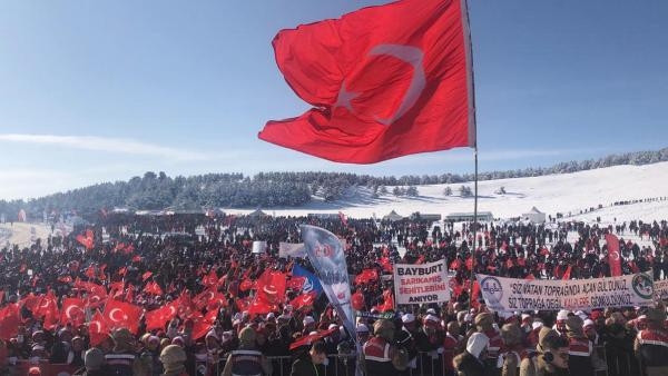 Sarıkamış şehitleri için 20 bin kişi yürüdü