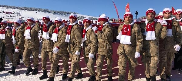 Sarıkamış şehitleri için 20 bin kişi yürüdü