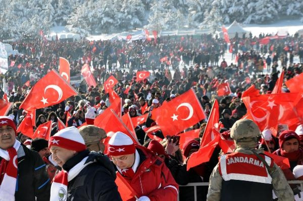 Sarıkamış şehitleri için 20 bin kişi yürüdü