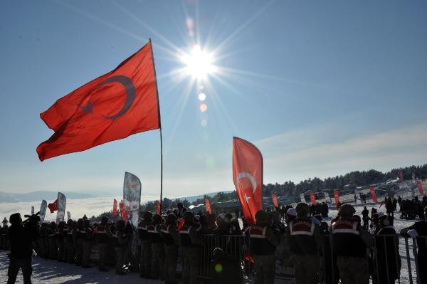 Sarıkamış şehitleri için 20 bin kişi yürüdü