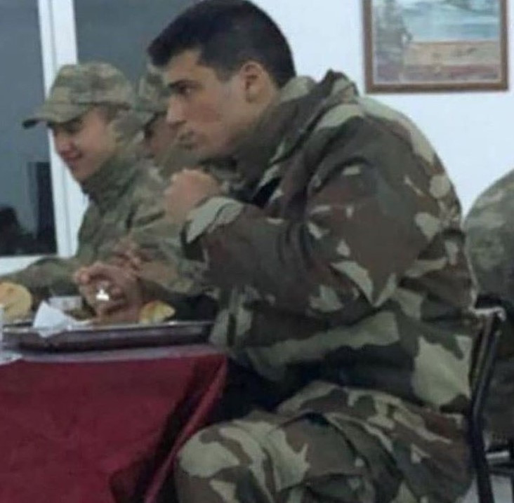 Erol Evgin askerde Bu fotoğraf 47 yıl önce çekildi...