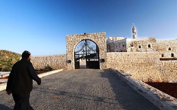 Mardinde tutuklanan rahip, teröristleri manastırda saklamış