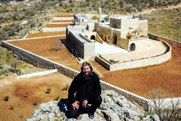 Mardinde tutuklanan rahip, teröristleri manastırda saklamış