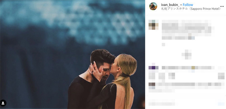 Sevgili değiliz ama herkesin aşık olduğumuza inanmasını istiyoruz