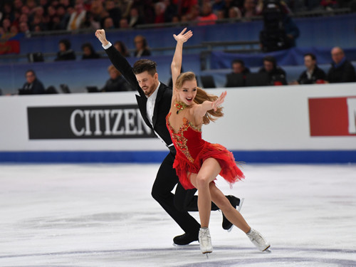 Sevgili değiliz ama herkesin aşık olduğumuza inanmasını istiyoruz
