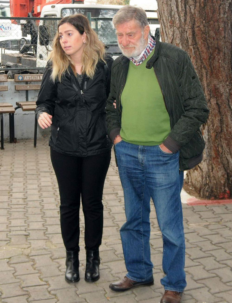Ahmet Mekin’in eşi yaşamını yitirdi