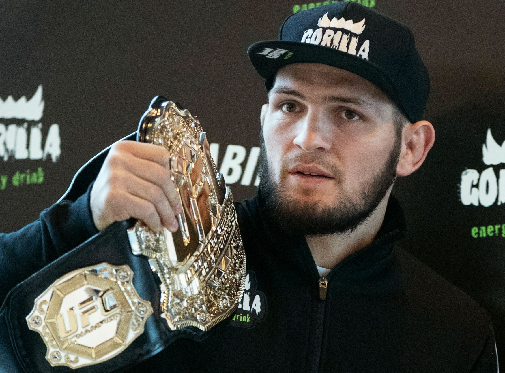 Khabib Nurmagomedova Suudi Arabistanda dövüşmesi için servet teklif ettiler