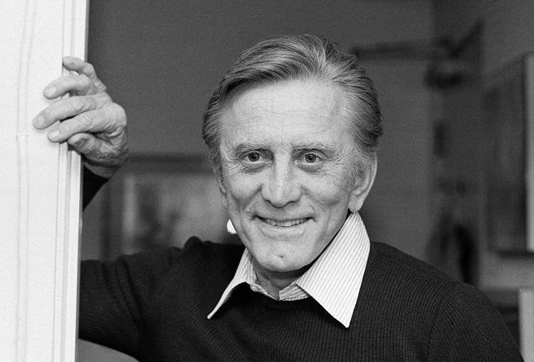 Efsane oyuncu Kirk Douglas 61 milyon dolarlık servetini oğluna bırakmamış