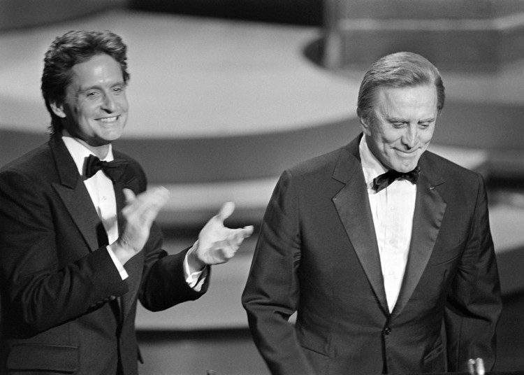 Efsane oyuncu Kirk Douglas 61 milyon dolarlık servetini oğluna bırakmamış