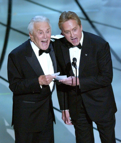 Efsane oyuncu Kirk Douglas 61 milyon dolarlık servetini oğluna bırakmamış