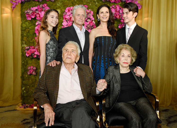 Efsane oyuncu Kirk Douglas 61 milyon dolarlık servetini oğluna bırakmamış