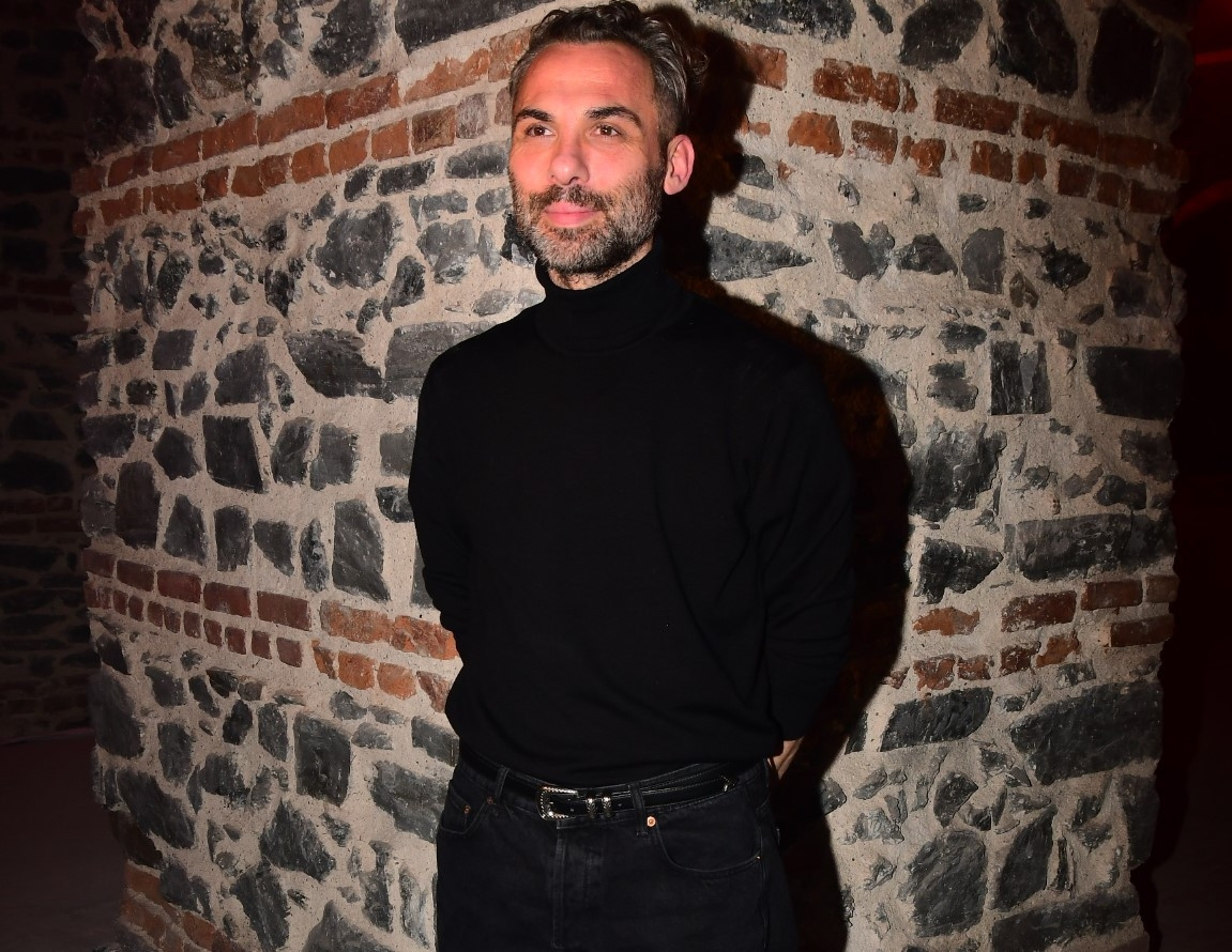 Özgür Masurun defilesine ünlü akını