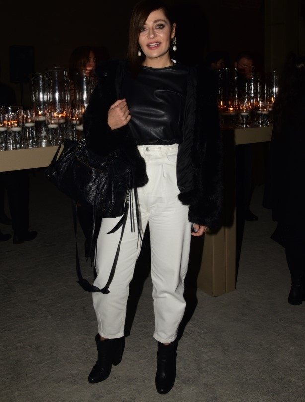 Özgür Masurun defilesine ünlü akını