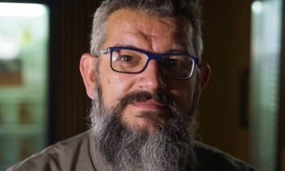 Herkesin işini çok kıskandığı bir adam Karl de Smedt