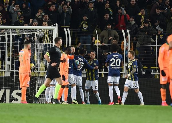 Fenerbahçe - Alanyaspor maçının olaylı hakemi Ümit Öztürk için suç duyurusu Fenerbahçe - Alanyaspor maçının olaylı hakemi Ümit Öztürk için suç duyurusu