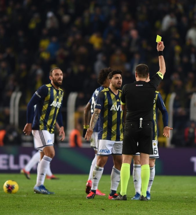 Fenerbahçe - Alanyaspor maçının olaylı hakemi Ümit Öztürk için suç duyurusu Fenerbahçe - Alanyaspor maçının olaylı hakemi Ümit Öztürk için suç duyurusu