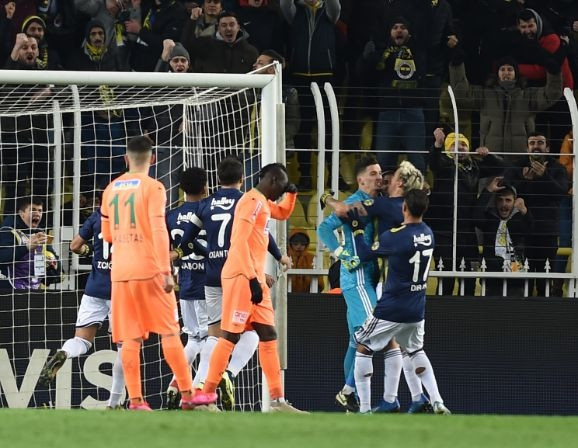 Fenerbahçe - Alanyaspor maçının olaylı hakemi Ümit Öztürk için suç duyurusu Fenerbahçe - Alanyaspor maçının olaylı hakemi Ümit Öztürk için suç duyurusu