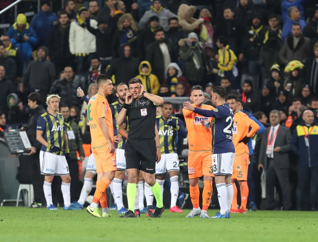 Fenerbahçe-Alanyaspor maçının bilançosu: VAR hakemlerine ceza