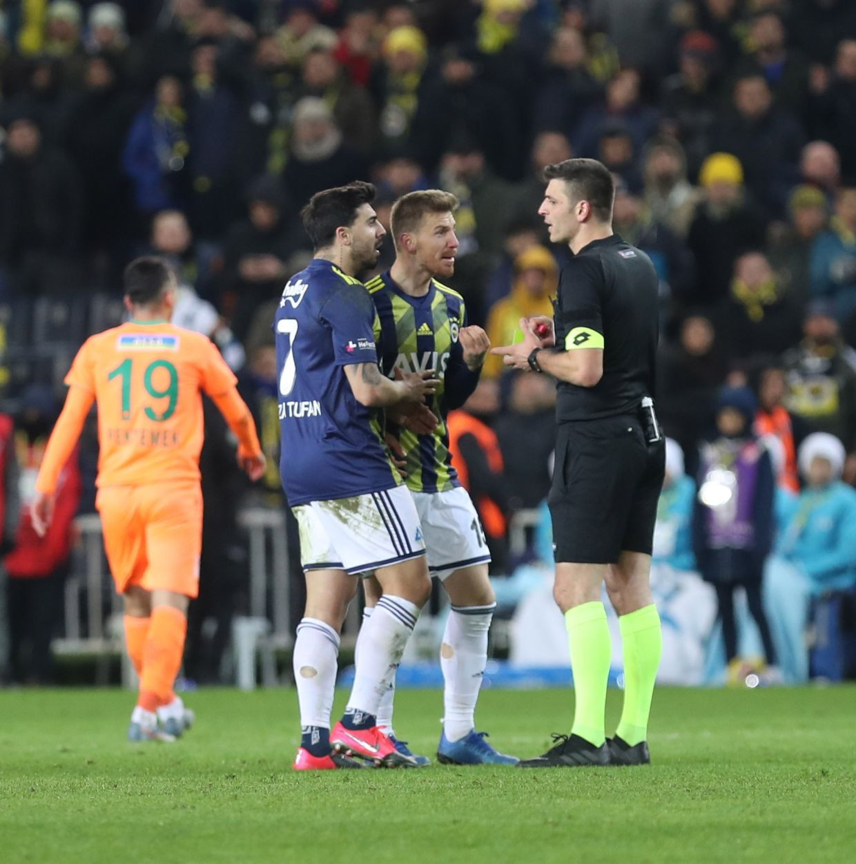Fenerbahçe-Alanyaspor maçının bilançosu: VAR hakemlerine ceza