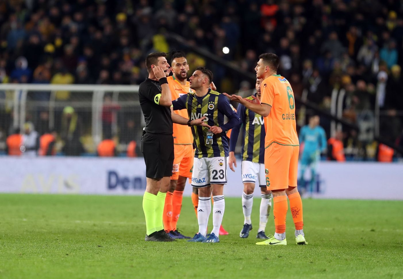 Fenerbahçe-Alanyaspor maçının bilançosu: VAR hakemlerine ceza