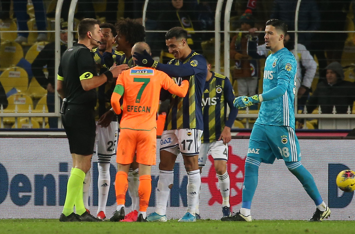 Son Dakika | Ümit Öztürk ve Serkan Tokatı apar topar İstanbula çağırdılar Rivadaki yemekte çarpıcı diyalog...