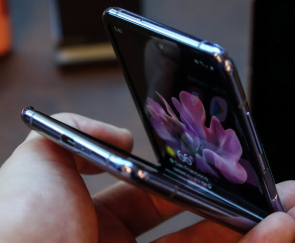 Samsungun telefon fiyatları kafaları karıştırdı