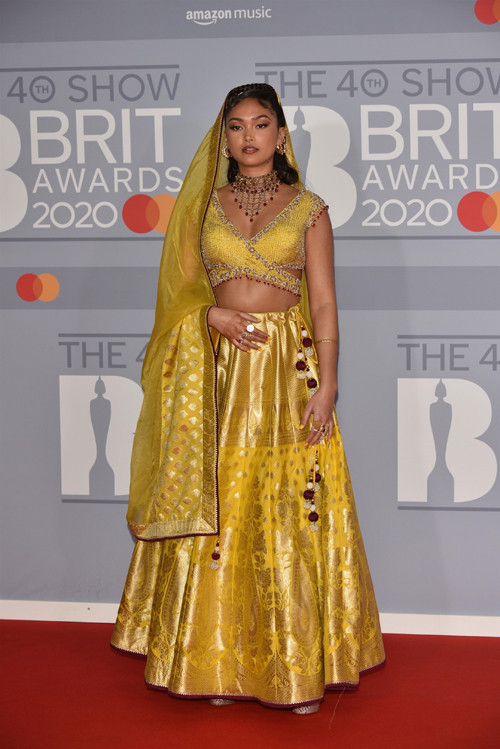 Yine bir ödül gecesi, kırmızı halıdayız Yine bir ödül gecesi, kırmızı halıdayız