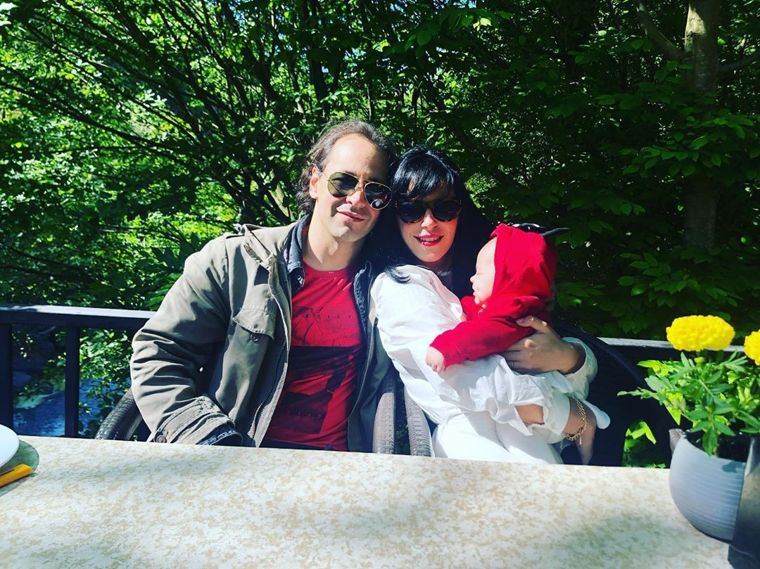 Kızım abileri ile iyi anlaşıyor Kızım abileri ile iyi anlaşıyor