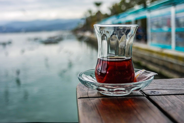 Gelin Size Bir Çay Ismarlayayım...