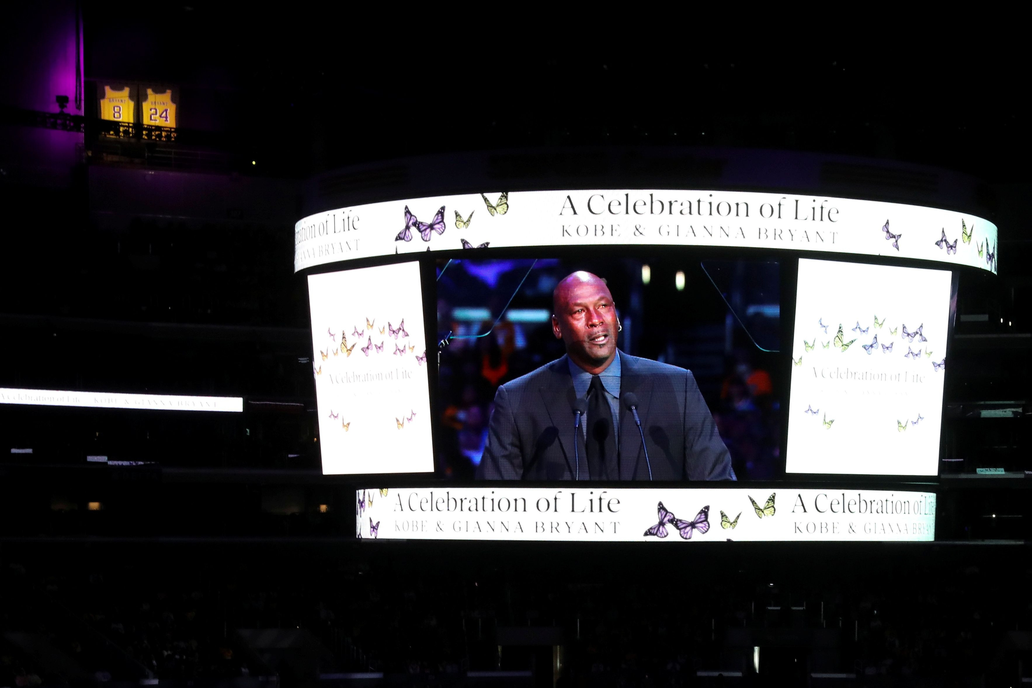 Kobe Bryantın veda töreninde Michael Jordan gözyaşlarını tutamadı