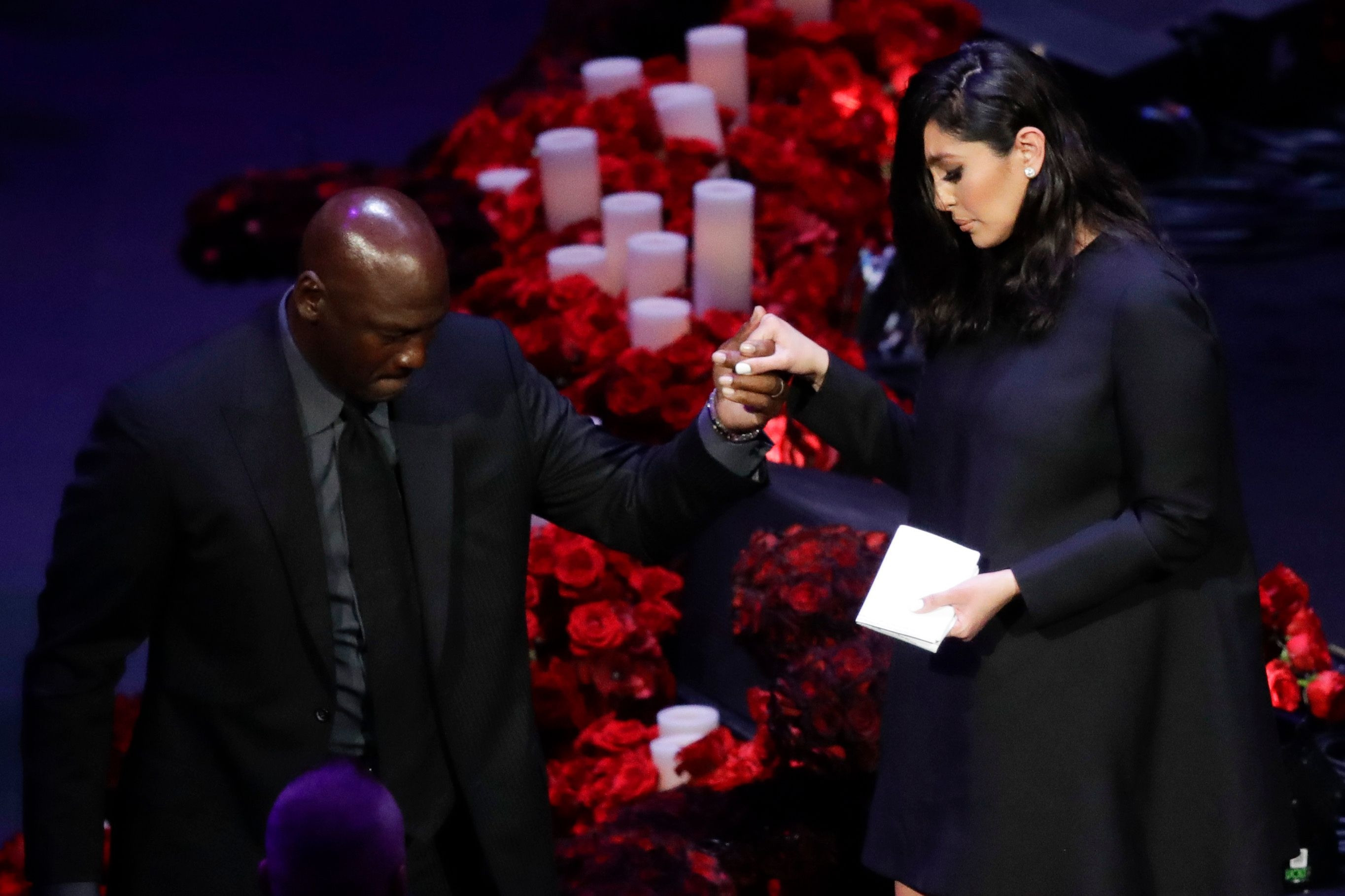 Kobe Bryantın veda töreninde Michael Jordan gözyaşlarını tutamadı