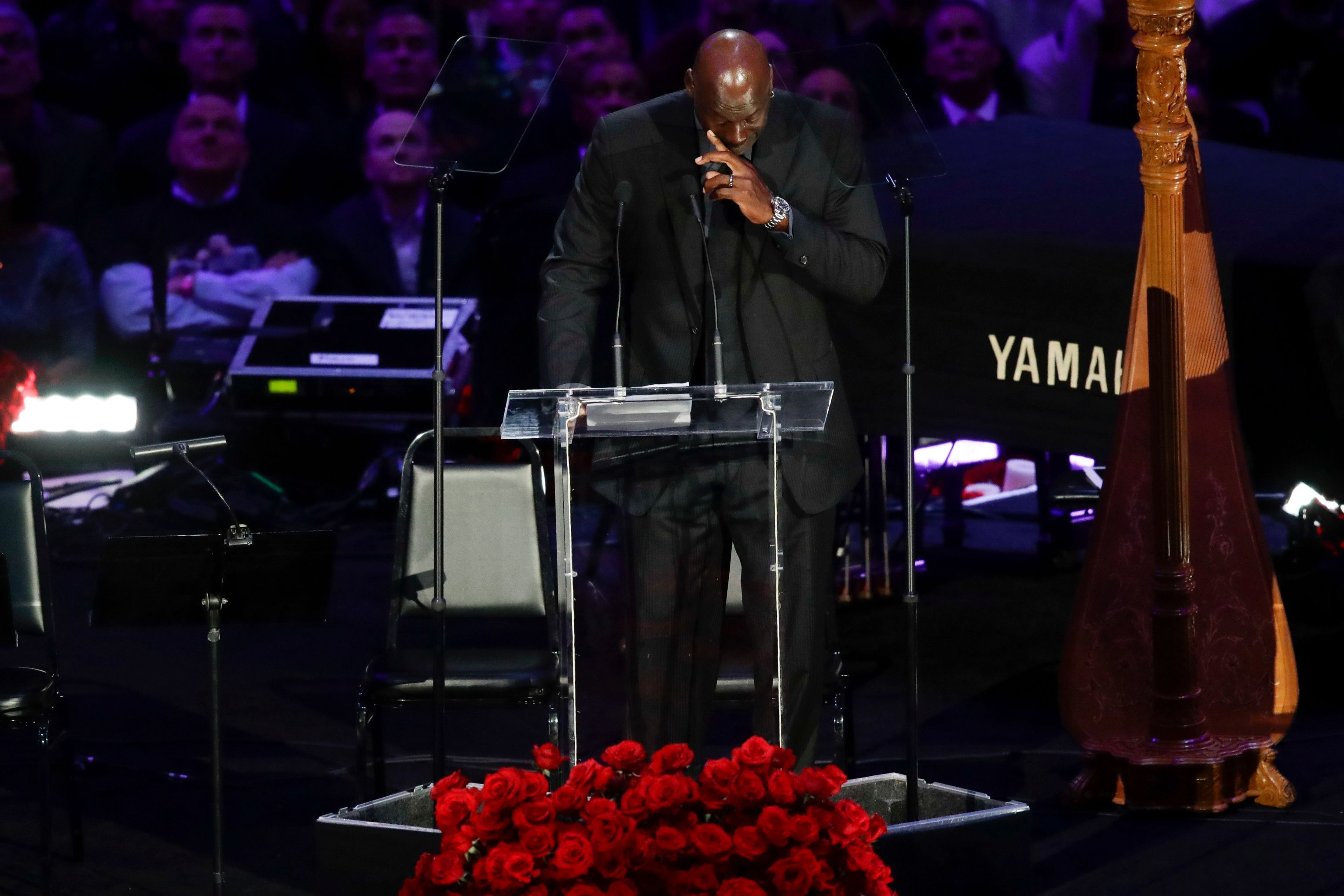 Kobe Bryantın veda töreninde Michael Jordan gözyaşlarını tutamadı